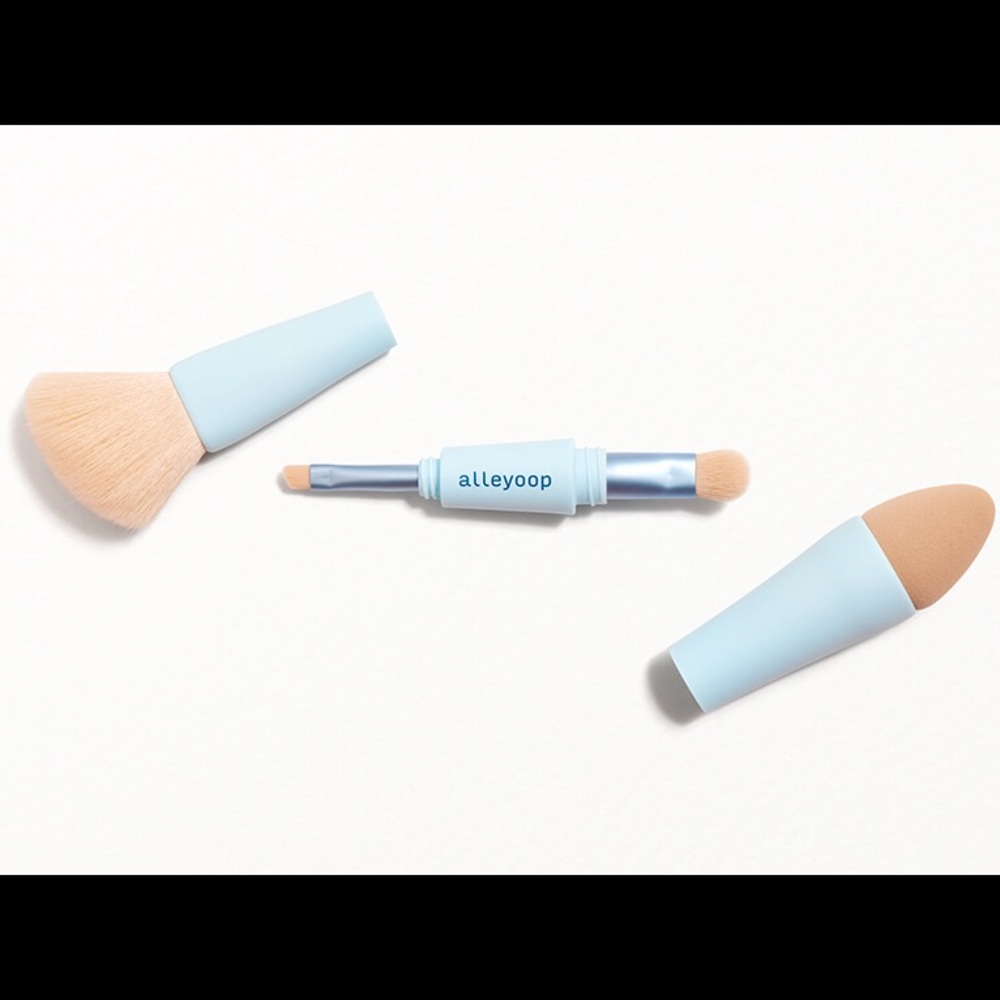 Multi-tasker 4-IN-1 Makeup Brush